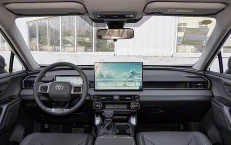 Toyota RAV4, 2025 год, 5 050 000 рублей, 5 фотография