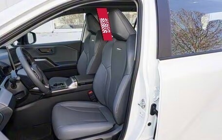 Toyota RAV4, 2025 год, 5 050 000 рублей, 6 фотография