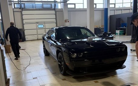 Dodge Challenger III рестайлинг 2, 2022 год, 4 800 000 рублей, 1 фотография