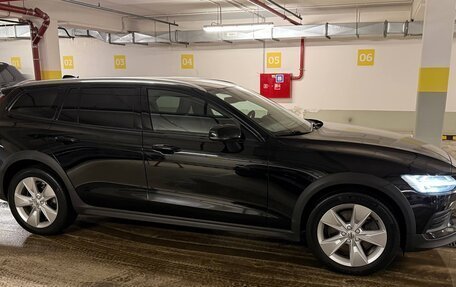 Volvo V60 Cross Country II, 2021 год, 3 640 000 рублей, 11 фотография