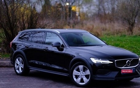 Volvo V60 Cross Country II, 2021 год, 3 640 000 рублей, 7 фотография