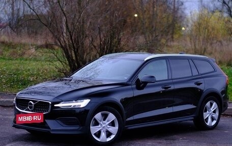 Volvo V60 Cross Country II, 2021 год, 3 640 000 рублей, 6 фотография