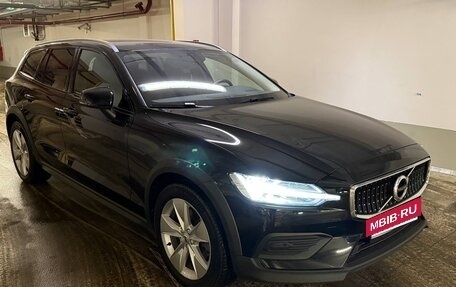 Volvo V60 Cross Country II, 2021 год, 3 640 000 рублей, 10 фотография