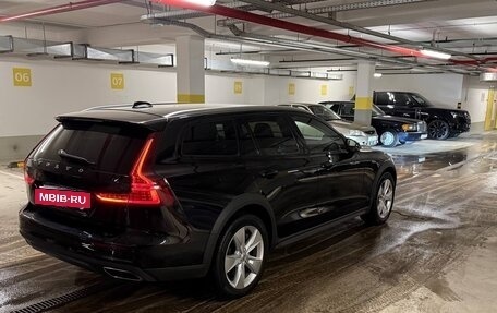Volvo V60 Cross Country II, 2021 год, 3 640 000 рублей, 12 фотография