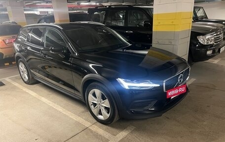 Volvo V60 Cross Country II, 2021 год, 3 640 000 рублей, 9 фотография