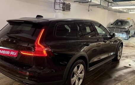 Volvo V60 Cross Country II, 2021 год, 3 640 000 рублей, 14 фотография