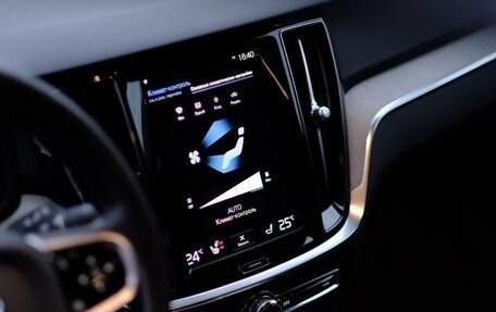 Volvo V60 Cross Country II, 2021 год, 3 640 000 рублей, 31 фотография