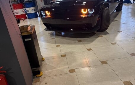 Dodge Challenger III рестайлинг 2, 2022 год, 4 800 000 рублей, 2 фотография