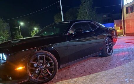 Dodge Challenger III рестайлинг 2, 2022 год, 4 800 000 рублей, 3 фотография