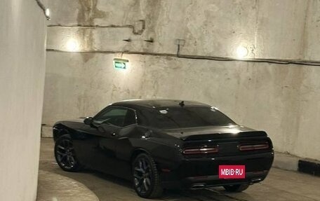 Dodge Challenger III рестайлинг 2, 2022 год, 4 800 000 рублей, 5 фотография