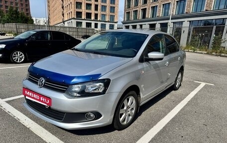 Volkswagen Polo VI (EU Market), 2011 год, 900 000 рублей, 2 фотография