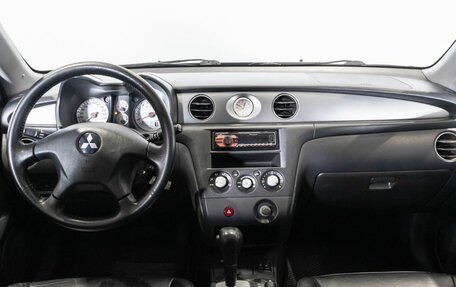 Mitsubishi Outlander III рестайлинг 3, 2004 год, 623 300 рублей, 6 фотография