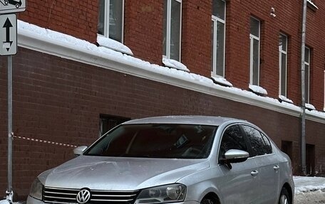 Volkswagen Passat B7, 2013 год, 750 000 рублей, 2 фотография
