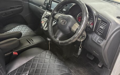 Toyota Wish II, 2003 год, 825 000 рублей, 4 фотография