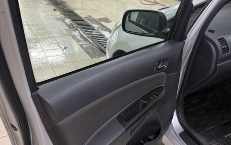 Toyota Wish II, 2003 год, 825 000 рублей, 14 фотография