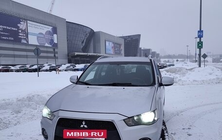 Mitsubishi Outlander III рестайлинг 3, 2010 год, 970 000 рублей, 4 фотография