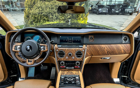 Rolls-Royce Cullinan, 2019 год, 33 500 000 рублей, 12 фотография