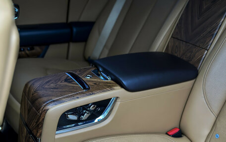 Rolls-Royce Cullinan, 2019 год, 33 500 000 рублей, 23 фотография