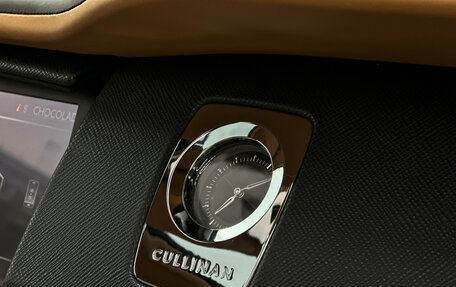 Rolls-Royce Cullinan, 2019 год, 33 500 000 рублей, 27 фотография