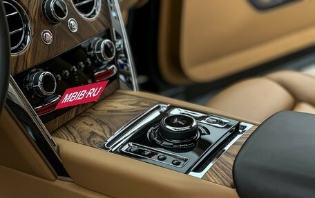 Rolls-Royce Cullinan, 2019 год, 33 500 000 рублей, 24 фотография