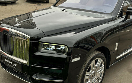 Rolls-Royce Cullinan, 2019 год, 33 500 000 рублей, 39 фотография