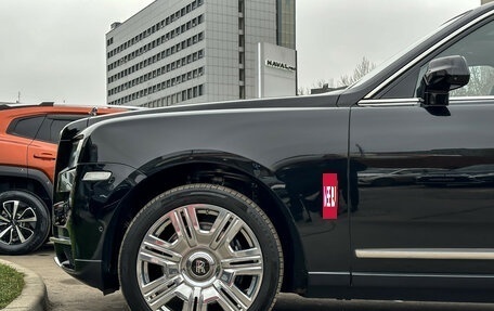 Rolls-Royce Cullinan, 2019 год, 33 500 000 рублей, 40 фотография