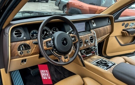 Rolls-Royce Cullinan, 2019 год, 33 500 000 рублей, 32 фотография