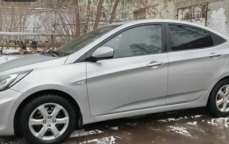 Hyundai Solaris II рестайлинг, 2011 год, 680 000 рублей, 2 фотография