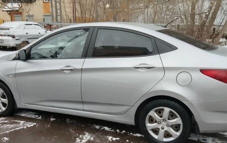 Hyundai Solaris II рестайлинг, 2011 год, 680 000 рублей, 3 фотография
