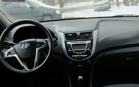 Hyundai Solaris II рестайлинг, 2011 год, 680 000 рублей, 5 фотография