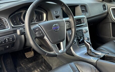 Volvo V60 Cross Country II, 2017 год, 1 950 000 рублей, 6 фотография