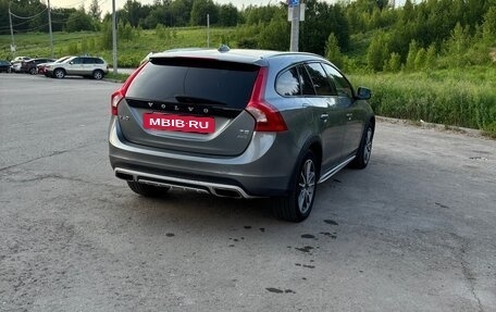 Volvo V60 Cross Country II, 2017 год, 1 950 000 рублей, 4 фотография