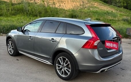 Volvo V60 Cross Country II, 2017 год, 1 950 000 рублей, 5 фотография
