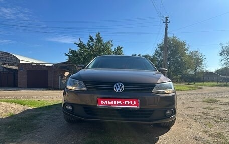 Volkswagen Jetta VI, 2011 год, 899 000 рублей, 1 фотография