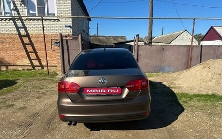 Volkswagen Jetta VI, 2011 год, 899 000 рублей, 2 фотография
