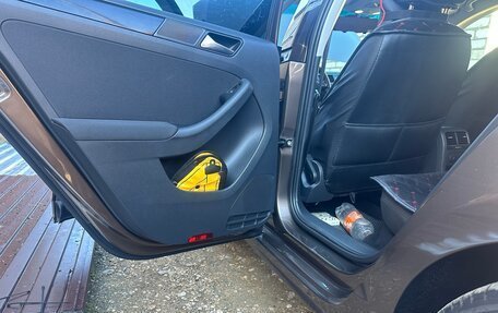 Volkswagen Jetta VI, 2011 год, 899 000 рублей, 10 фотография