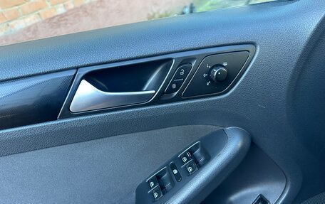 Volkswagen Jetta VI, 2011 год, 899 000 рублей, 14 фотография