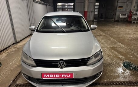 Volkswagen Jetta VI, 2013 год, 900 000 рублей, 1 фотография