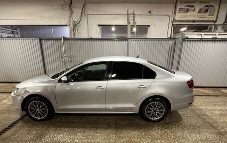 Volkswagen Jetta VI, 2013 год, 900 000 рублей, 3 фотография