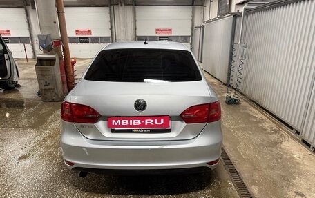 Volkswagen Jetta VI, 2013 год, 900 000 рублей, 2 фотография