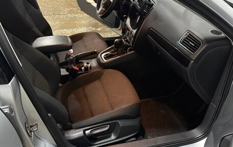 Volkswagen Jetta VI, 2013 год, 900 000 рублей, 11 фотография