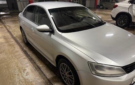 Volkswagen Jetta VI, 2013 год, 900 000 рублей, 4 фотография