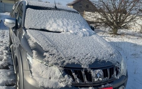 Mitsubishi L200 IV рестайлинг, 2017 год, 2 650 000 рублей, 2 фотография