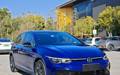 Volkswagen Golf VIII, 2023 год, 1 972 099 рублей, 3 фотография