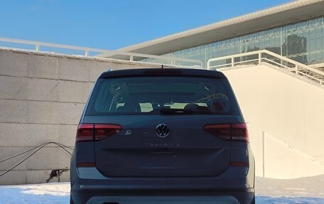 Volkswagen Touran III, 2021 год, 1 770 000 рублей, 6 фотография