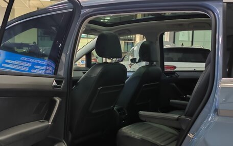 Volkswagen Touran III, 2021 год, 1 770 000 рублей, 20 фотография