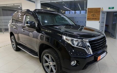 Toyota Land Cruiser Prado 150 рестайлинг 2, 2017 год, 4 350 000 рублей, 3 фотография