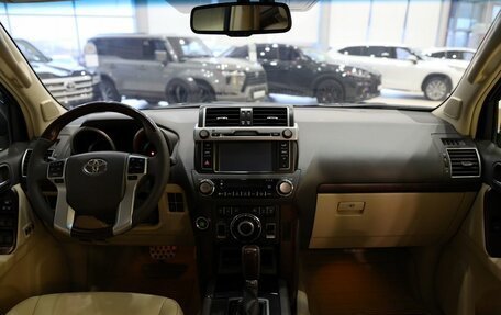 Toyota Land Cruiser Prado 150 рестайлинг 2, 2017 год, 4 350 000 рублей, 10 фотография