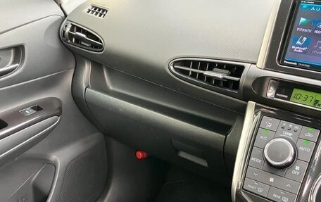 Toyota Wish II, 2017 год, 1 140 000 рублей, 21 фотография