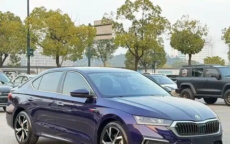 Skoda Octavia IV, 2022 год, 2 300 000 рублей, 1 фотография